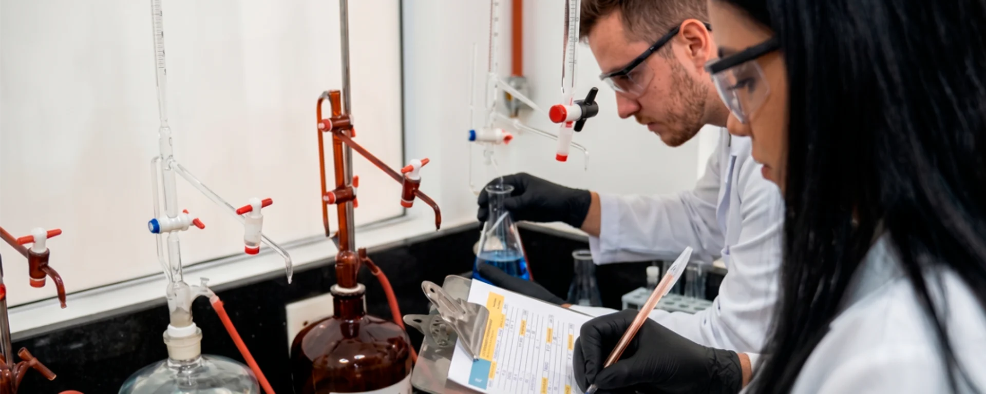 Laboratório interno FC Joias com mais de 90 equipamentos